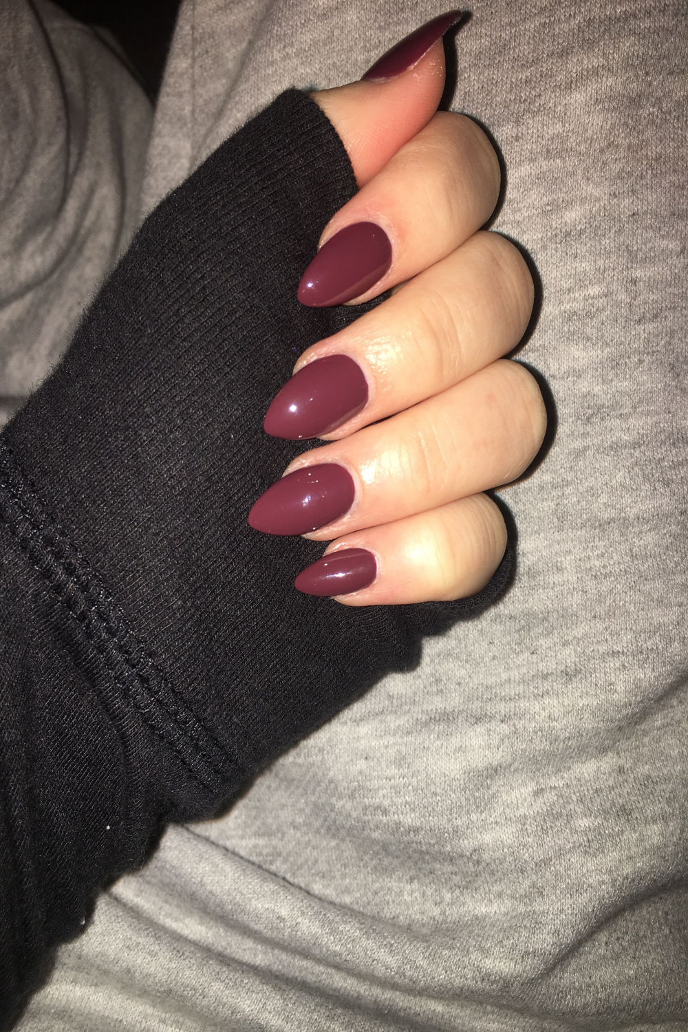 Acrylic maroon almond nails  Unhas bonitas, Unhas duras, Unhas