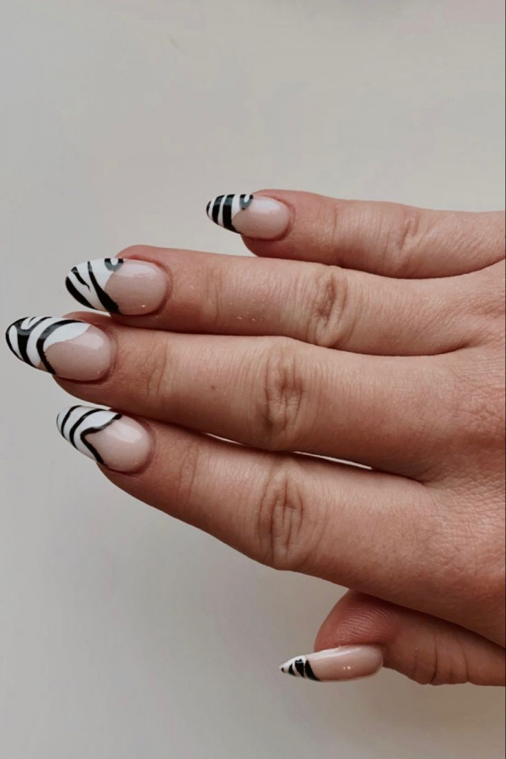 almond zebra nails  Manicura de uñas, Uñas zebra, Uñas de gel bonitas