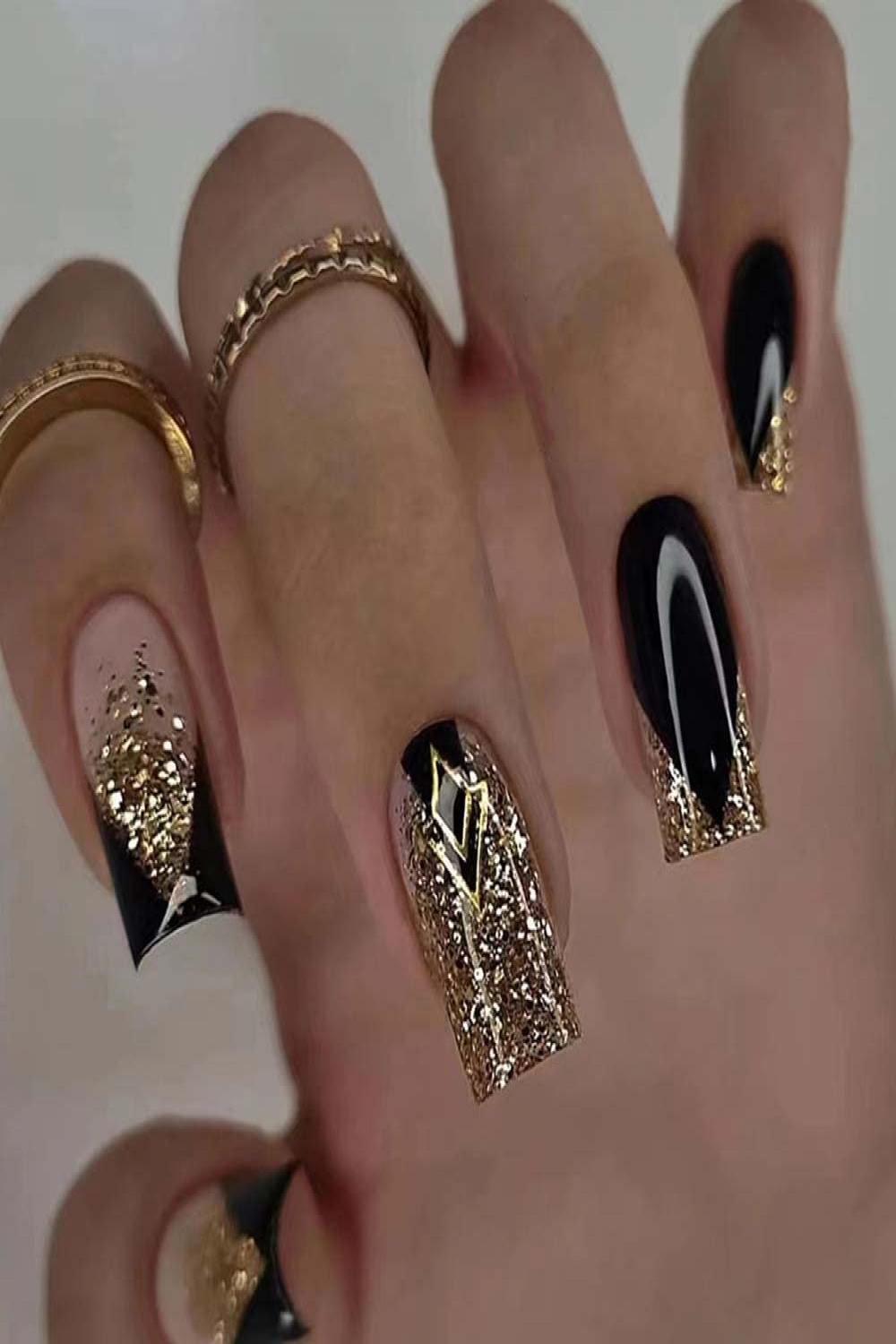 ANDGING Black Gold Press on Nails Short Medium Coffin, French Tip Fake  Nails for Women with Glossy Glitter Design, Acrylic Square Glue on Nails,  False