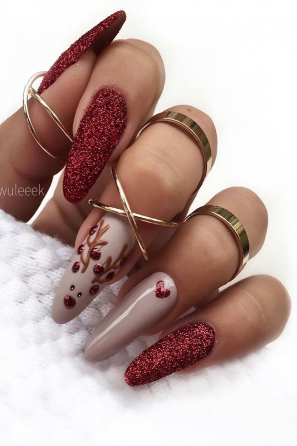 Attractive #Beautiful #Christmas #Nails #Red  Vernis à ongles