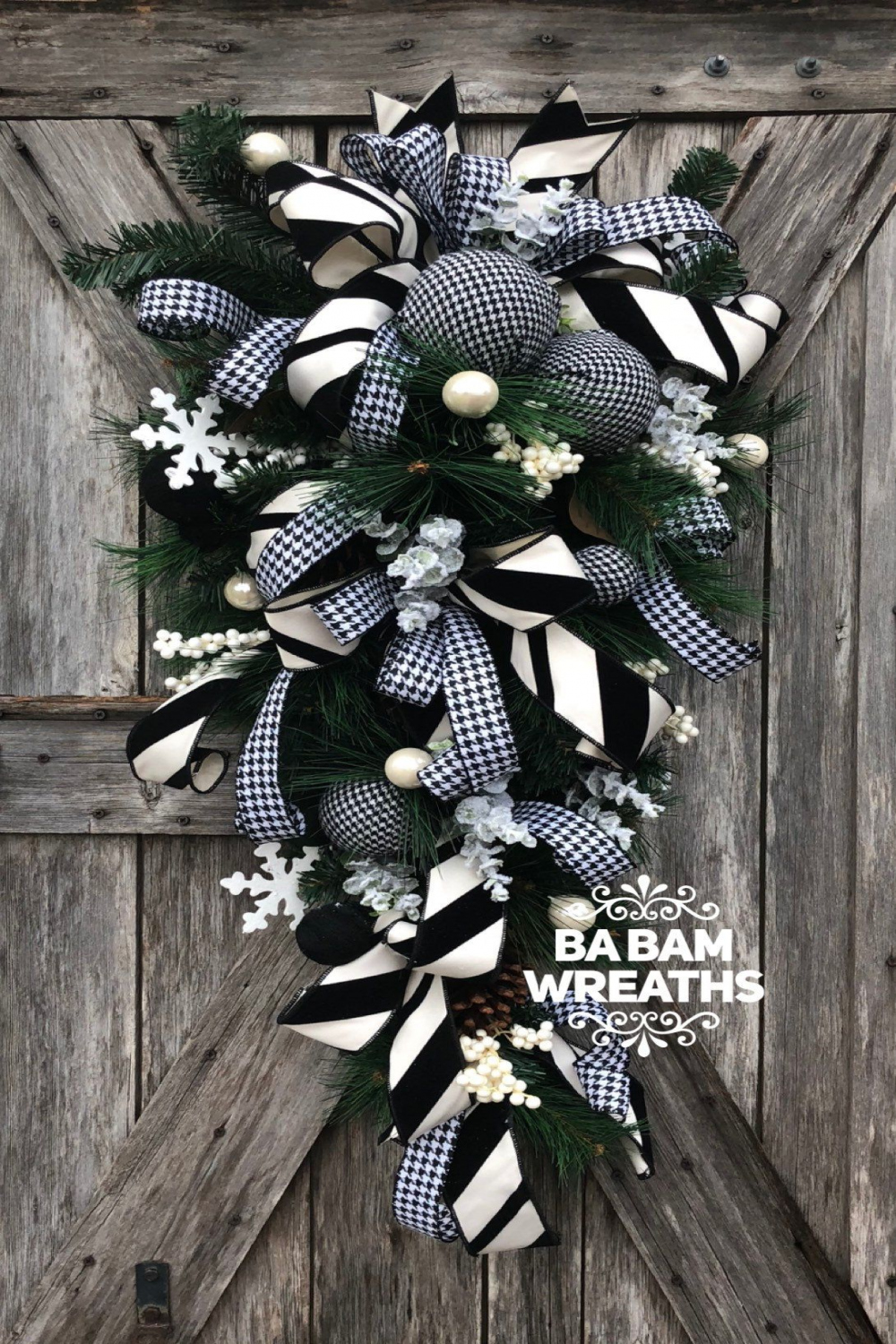 Black White Christmas Decor, Classic Christmas, Christmas Swag