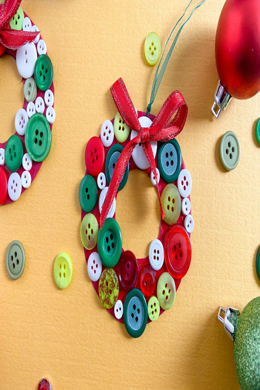 Button Wreath Christmas Ornament - Cute Kids Craft + Video