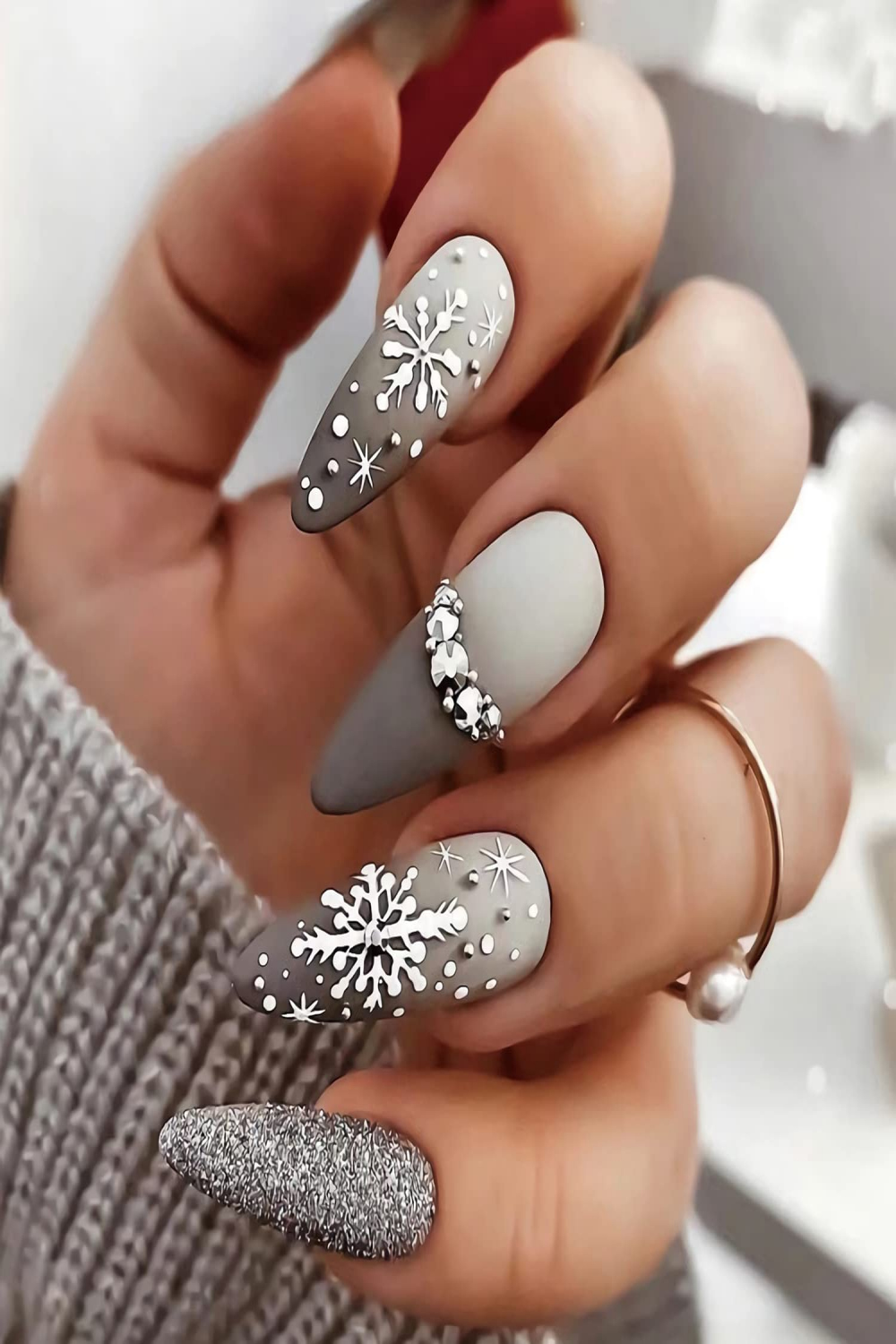 Christmas Almond Press on Nails Medium Length Snowflake Fake Nails with  Diamonds Gradient False Nails Stiletto Full Cover Acrylic Artificial Stick  on