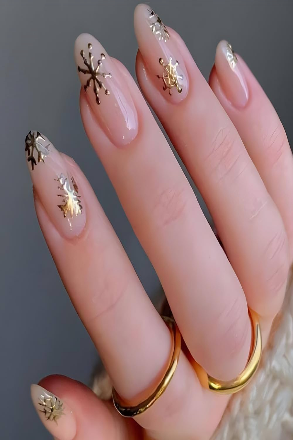 Christmas Almond Press on Nails Short Acrylic YK Fake Nails Artificial  Glue on Nails with Gold Snowflake Designs Glossy False Nails Full Cover  Stick