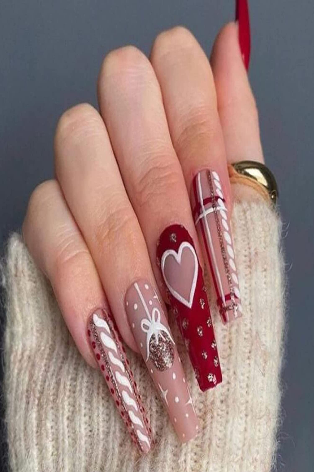 Christmas Press on Nails Long Fake Nails Christmas Acrylic Nails Heart  Glossy Christmas False Nails Coffin Full Cover Nail Tips Stick on Nails for