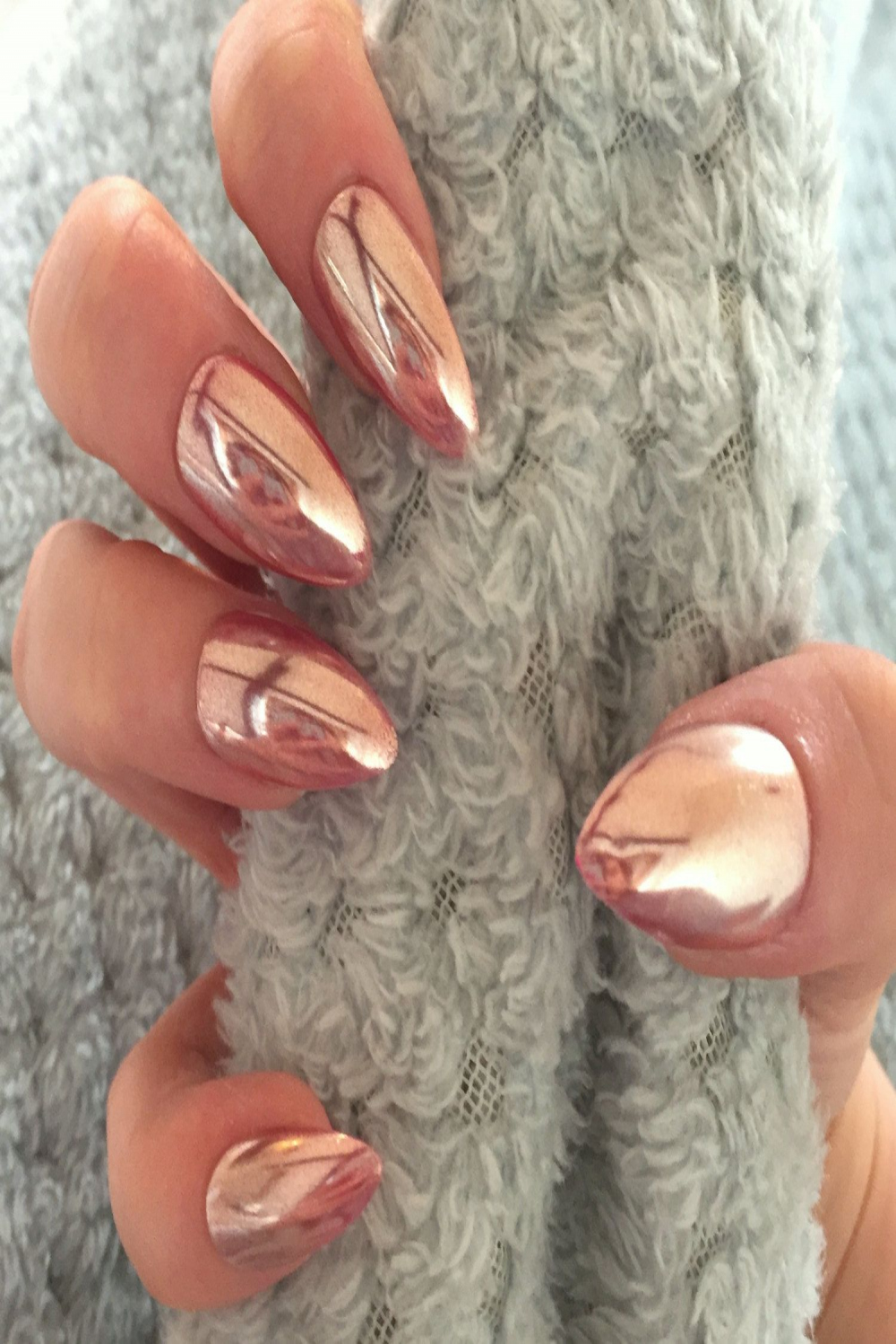 Chrome nails - From mirror nail polish to acrylic nail art ideas