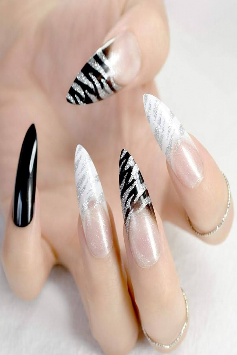 CSCH Künstliche Nägel Klassische schwarz-weiße Zebra-Design gefälschte  Nägel extra lange scharfe Vollabdeckung Acryl Stiletto Nail Art Tipps