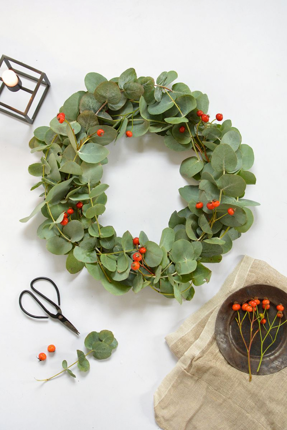 DIY simple eucalyptus christmas wreath  Christmas wreaths diy