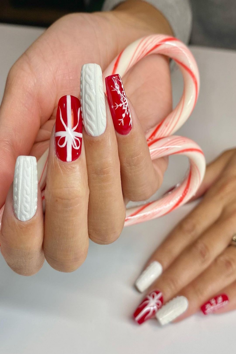 Elegant Christmas Nail Designs for Celebrating This Season