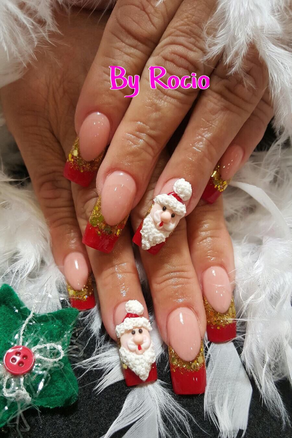 Encapsulated nails with D designs for Christmas ! More  Manicura