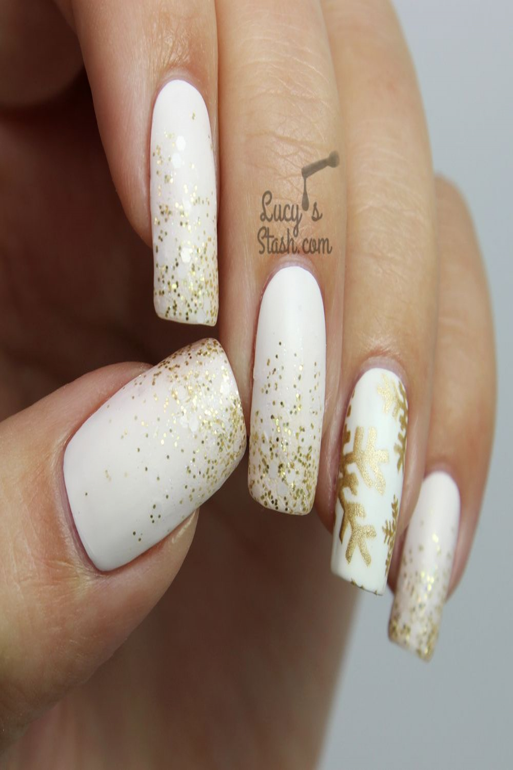 Festive White and Gold Glitter Gradient &amp; Snowflake Nails