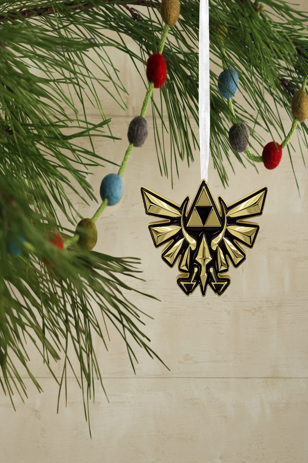 Hallmark Nintendo The Legend of Zelda Crest of Hyrule Christmas Ornament