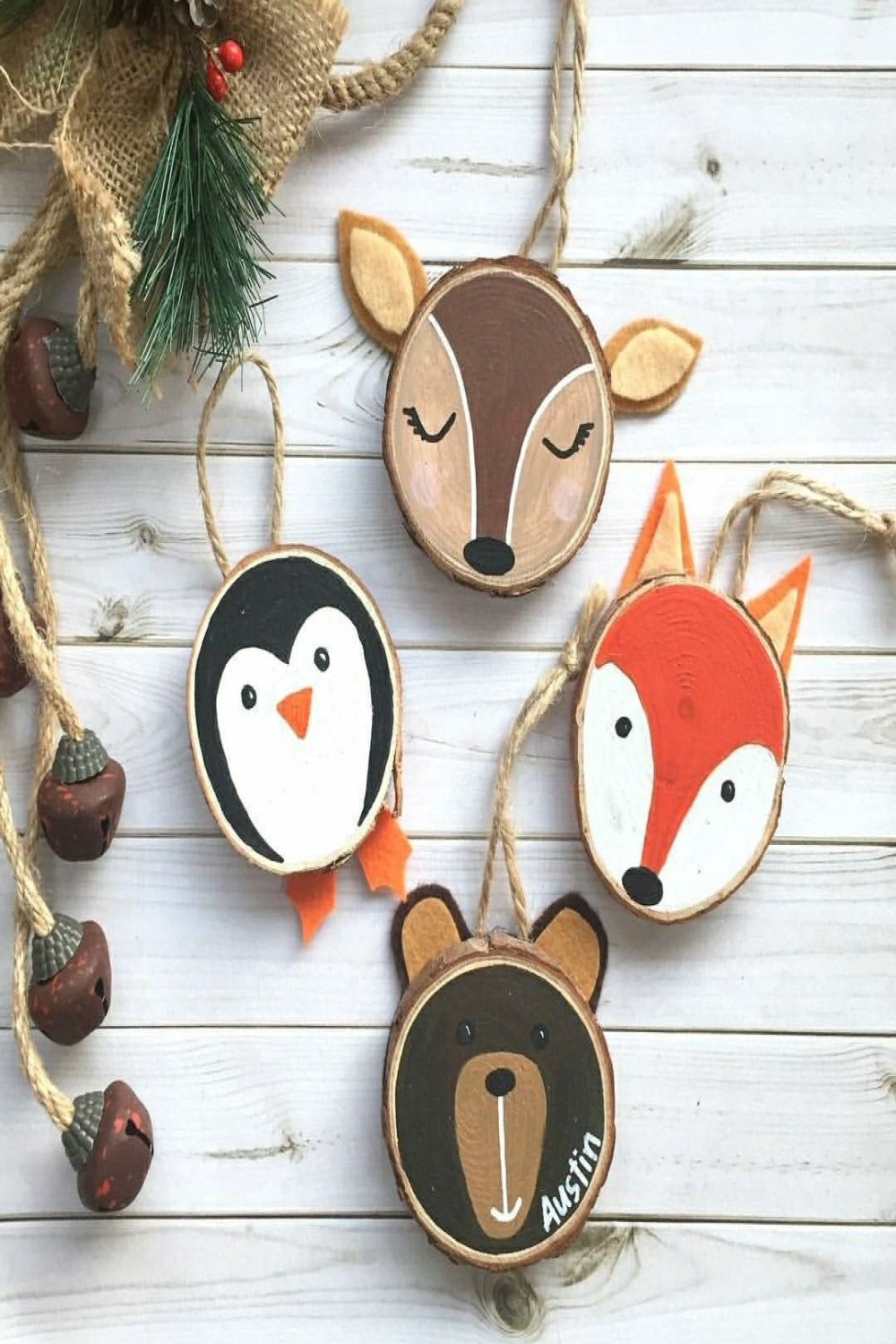 Hand painted wood slice Christmas ornaments  Basteln mit