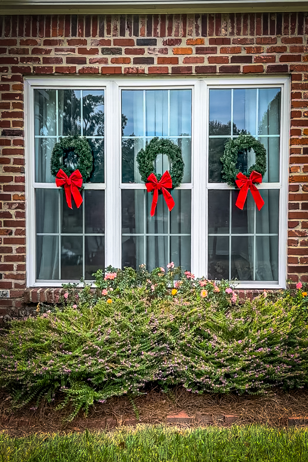 Hanging Christmas Wreaths on Exterior Windows - BELLE OMNILEY