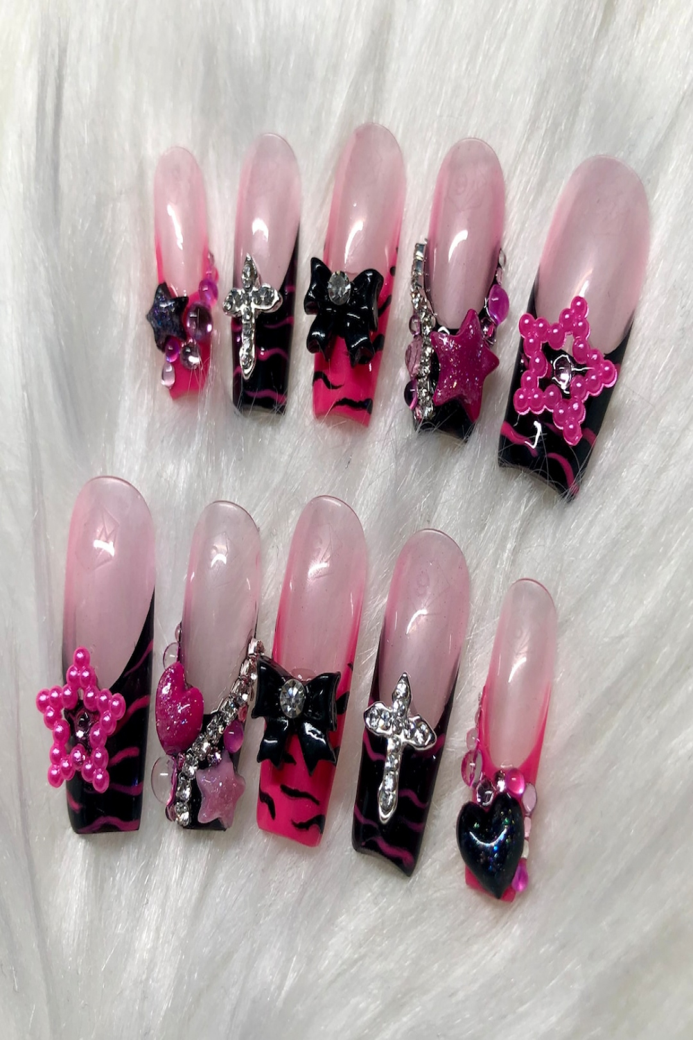 Hot Pink & Black Emo / YK French Tip Press On Nails mit Charms und  Zebrastreifen Thanksgiving / Black Friday - Etsy