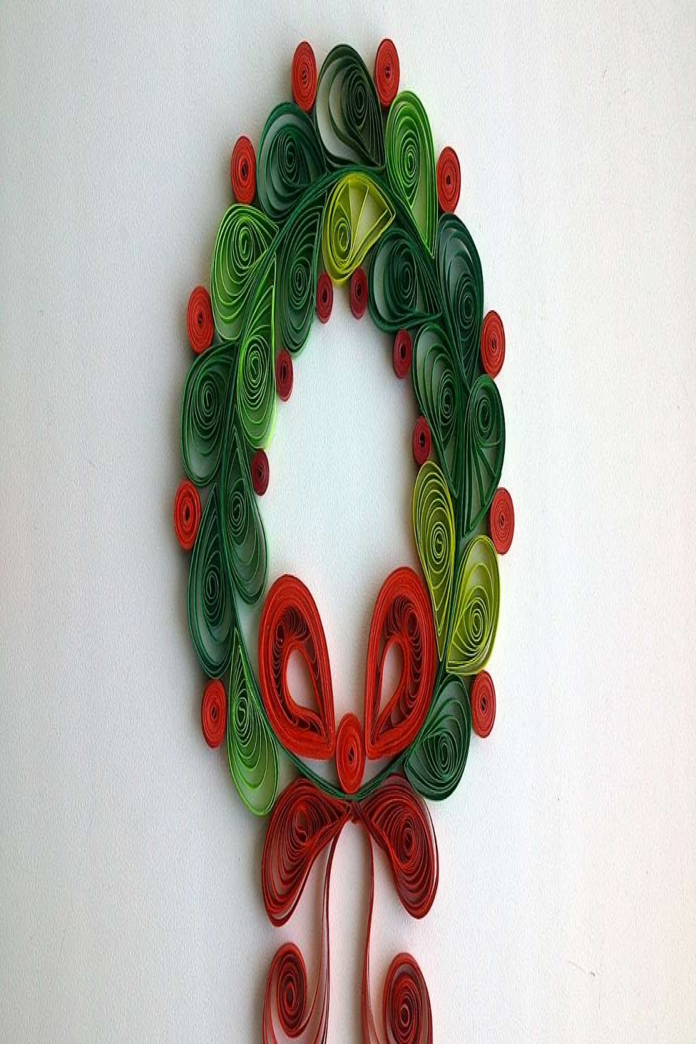 How To Make A Beautiful Quilled Christmas Wreath - DIY Crafts Tutorial -  Guidecentral