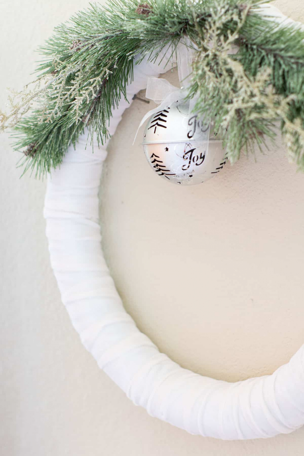 How to Make A Frosty Velvet Christmas Wreath -