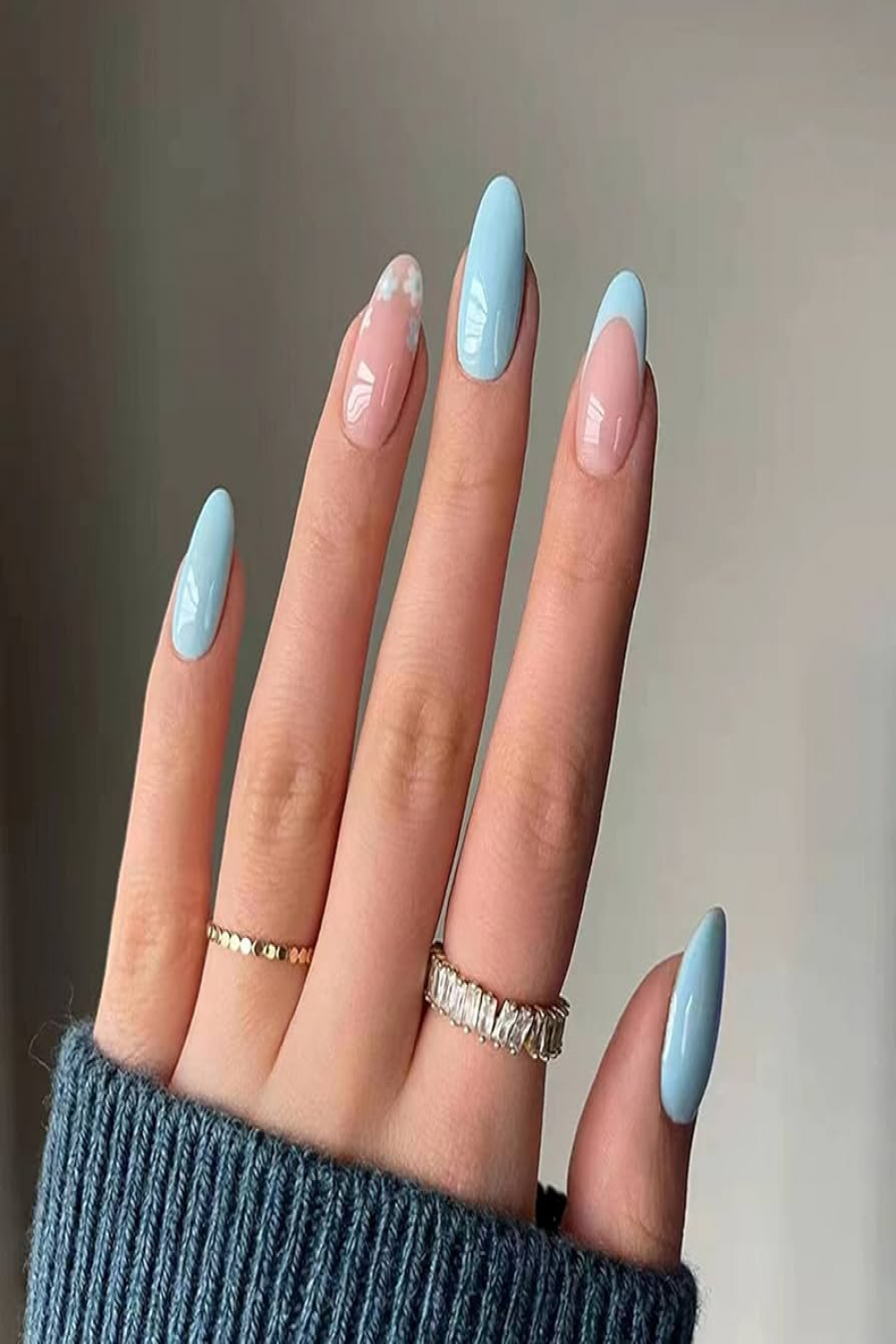 Justotry Pack of  Almond Press-On Nails, Short, Pale Blue French False  Nails with Flower Design, Oval Glue-On Artificial Nails with Nail Glue,