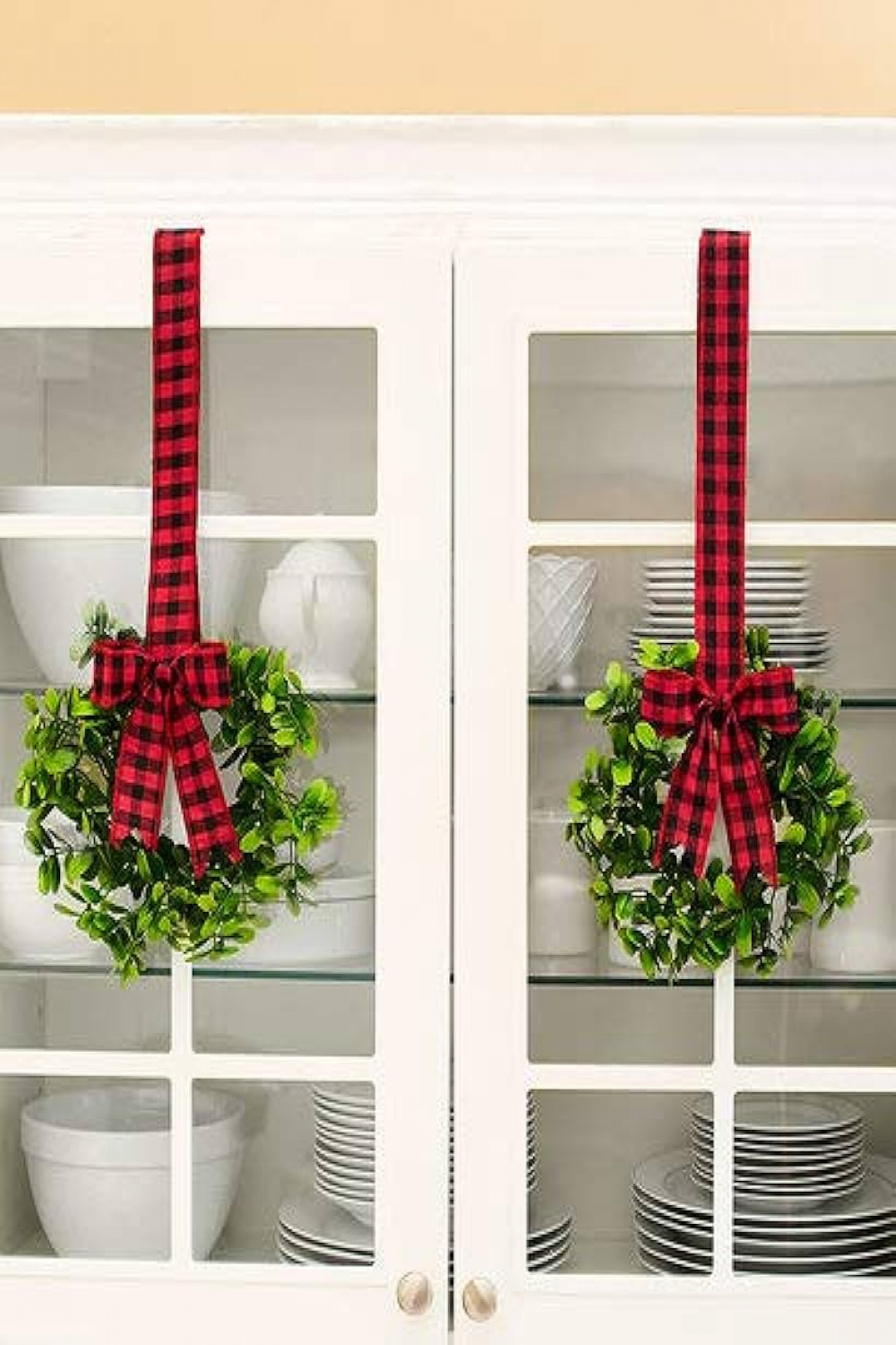 LCI Set of  Red and Black Kitchen Cupboard Wreaths " x 1"