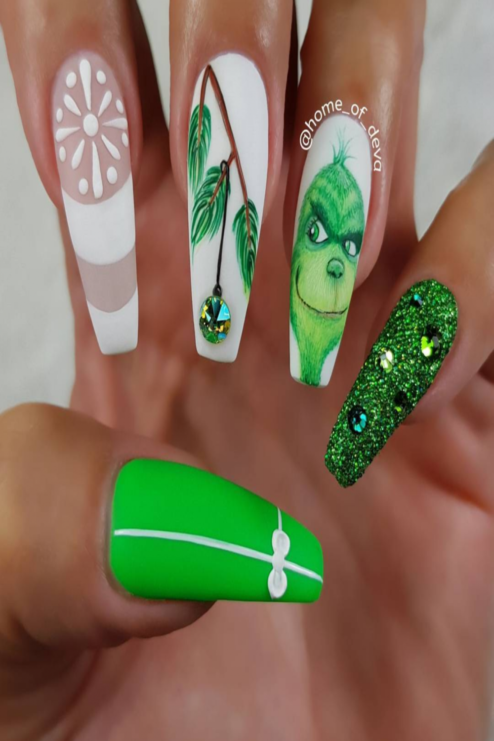 Nails on Black Women — The GRINCH ! 💚🎄🎁💅🏾 via #home_of_deva