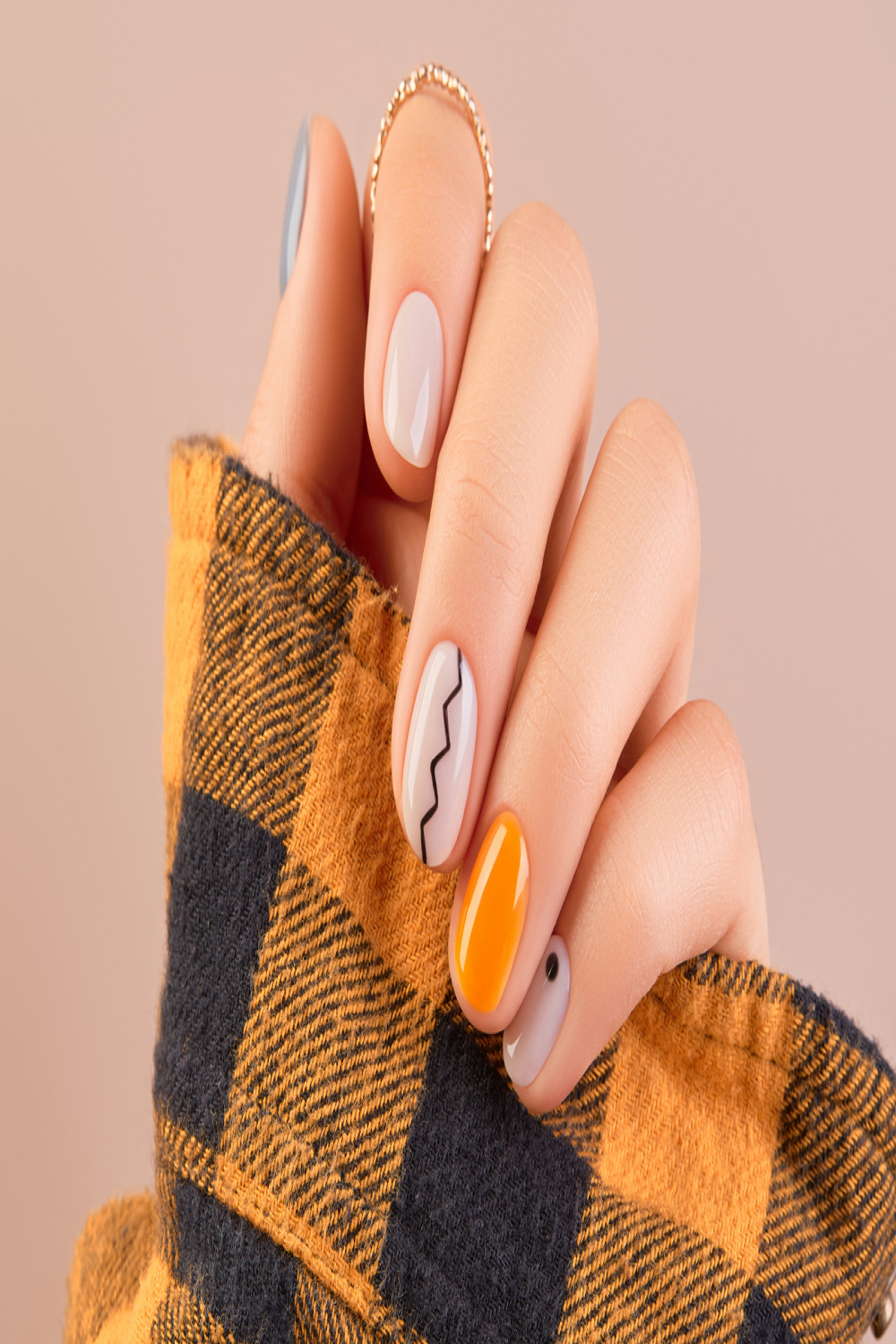 + October Nail Ideas & Colors That Capture the Month Perfectly