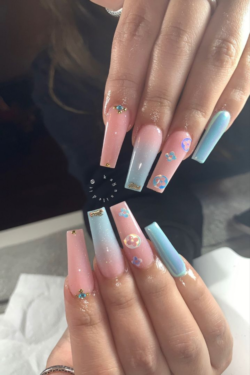 𝐏𝐈𝐍𝐓𝐄𝐑𝐄𝐒𝐓: 𝐘𝐎𝐔𝐇𝟖𝐊𝐄𝐘🦋  Bling acrylic nails, Long