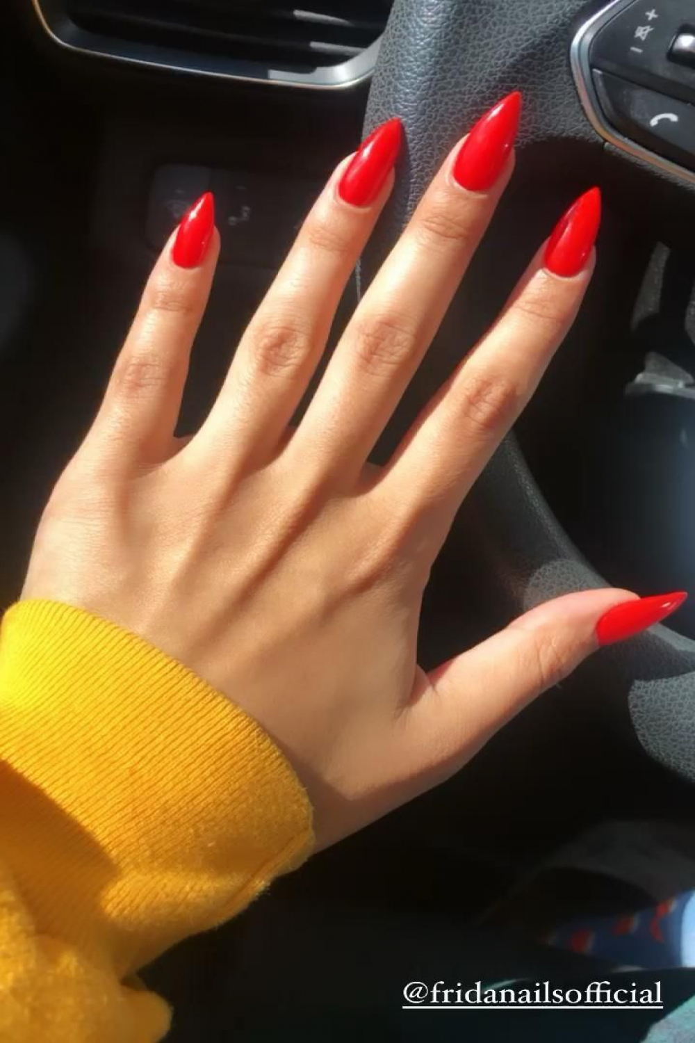 Red almond shaped nails  Дизайнерские ногти, Гелевые ногти