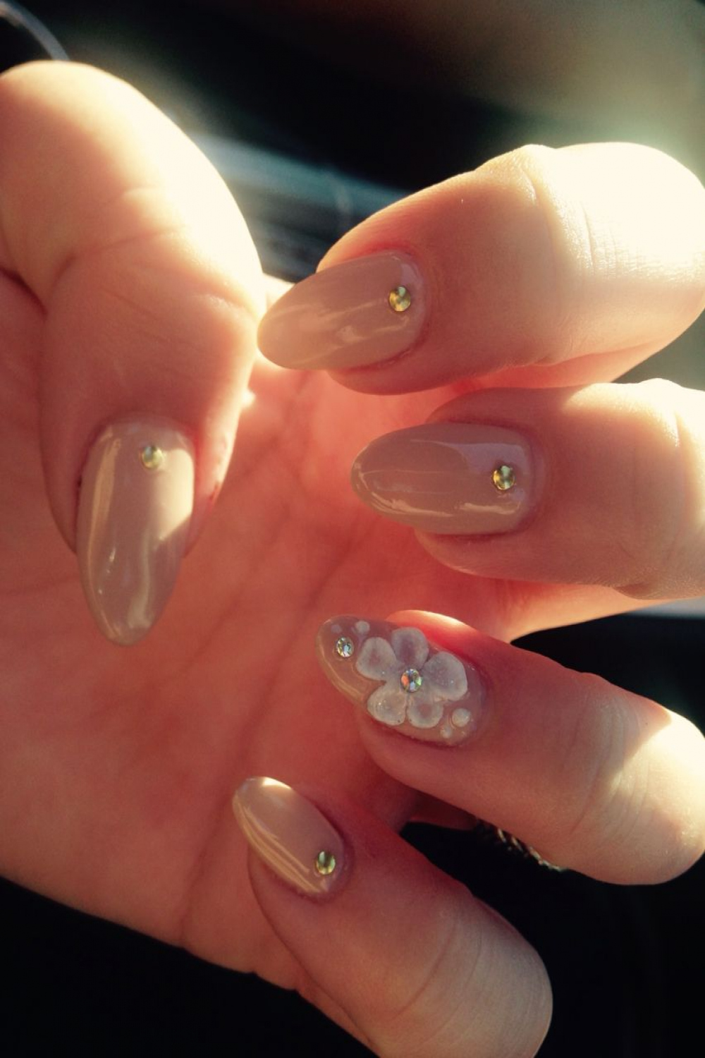 Almond shaped natural nails with gel polish & D acrylic flowers