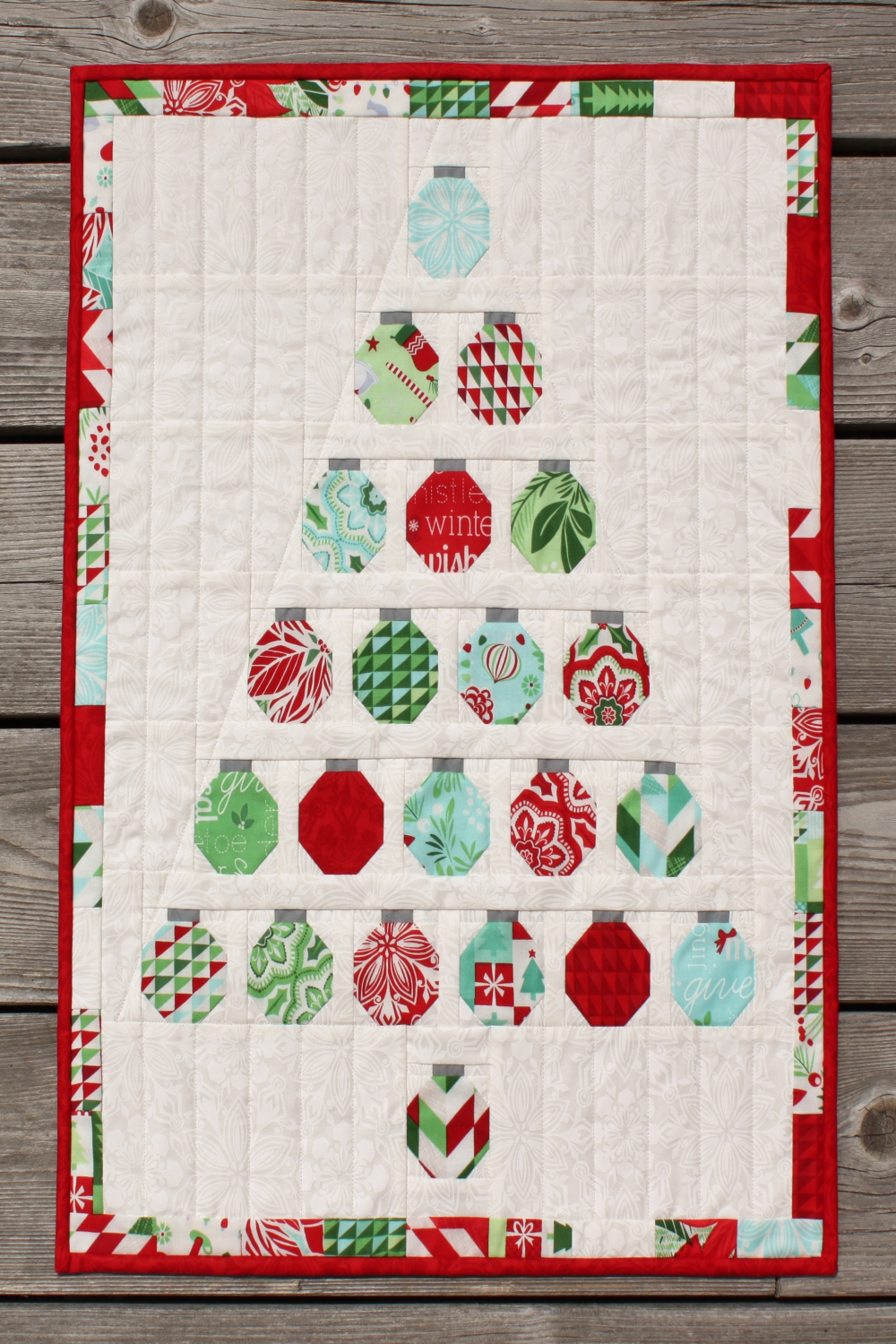 Christmas Baubles Quilt  modafabrics