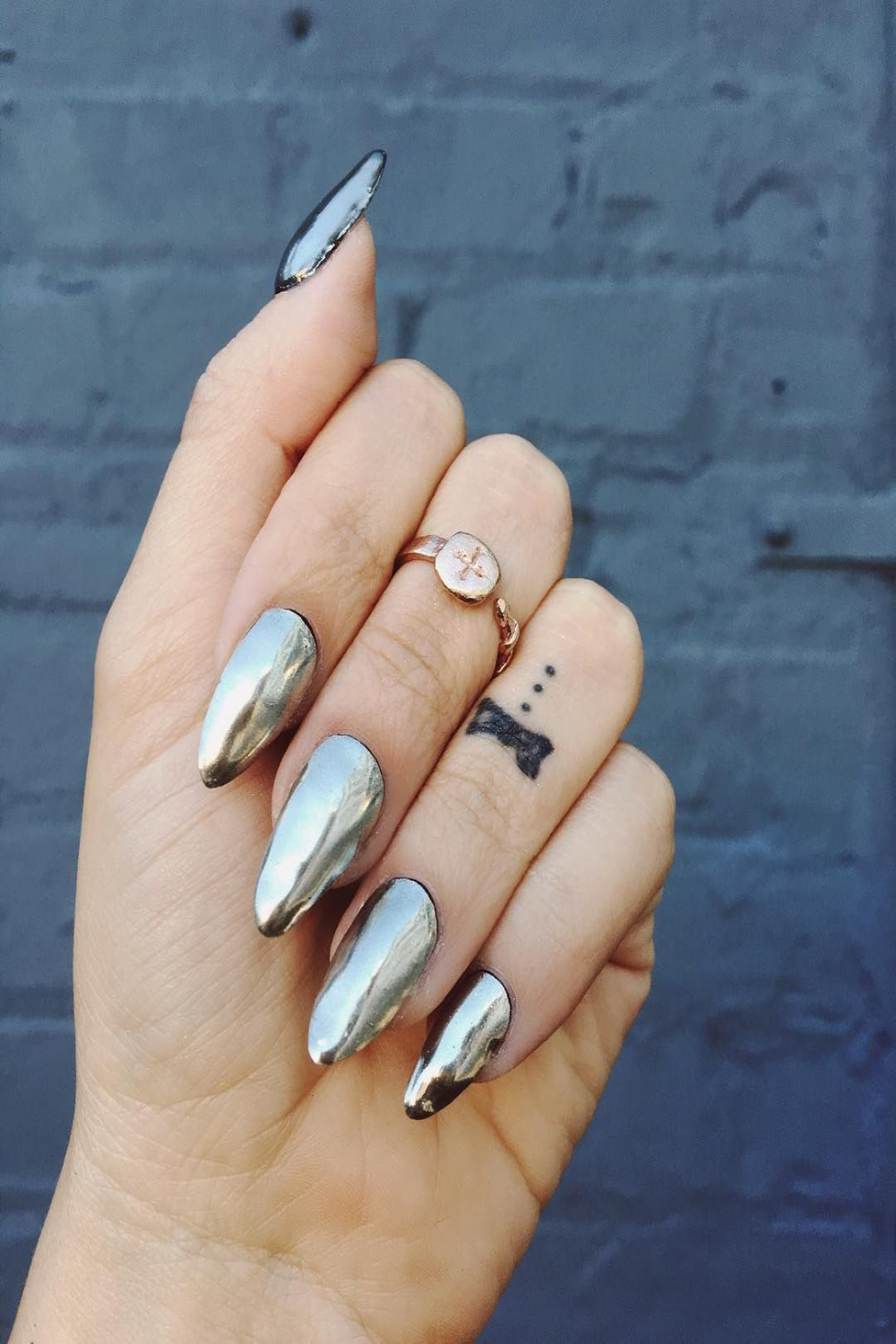 Chrome nails! A dark silver chrome looks so pretty with rose gold