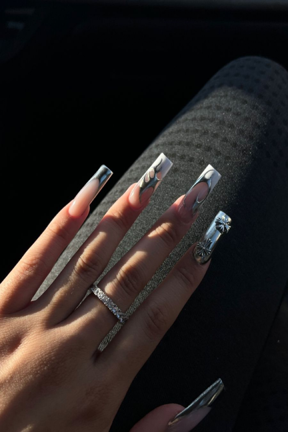 Chrome Nails 🖤  Edgy nails, Tapered square nails, Chrome nails