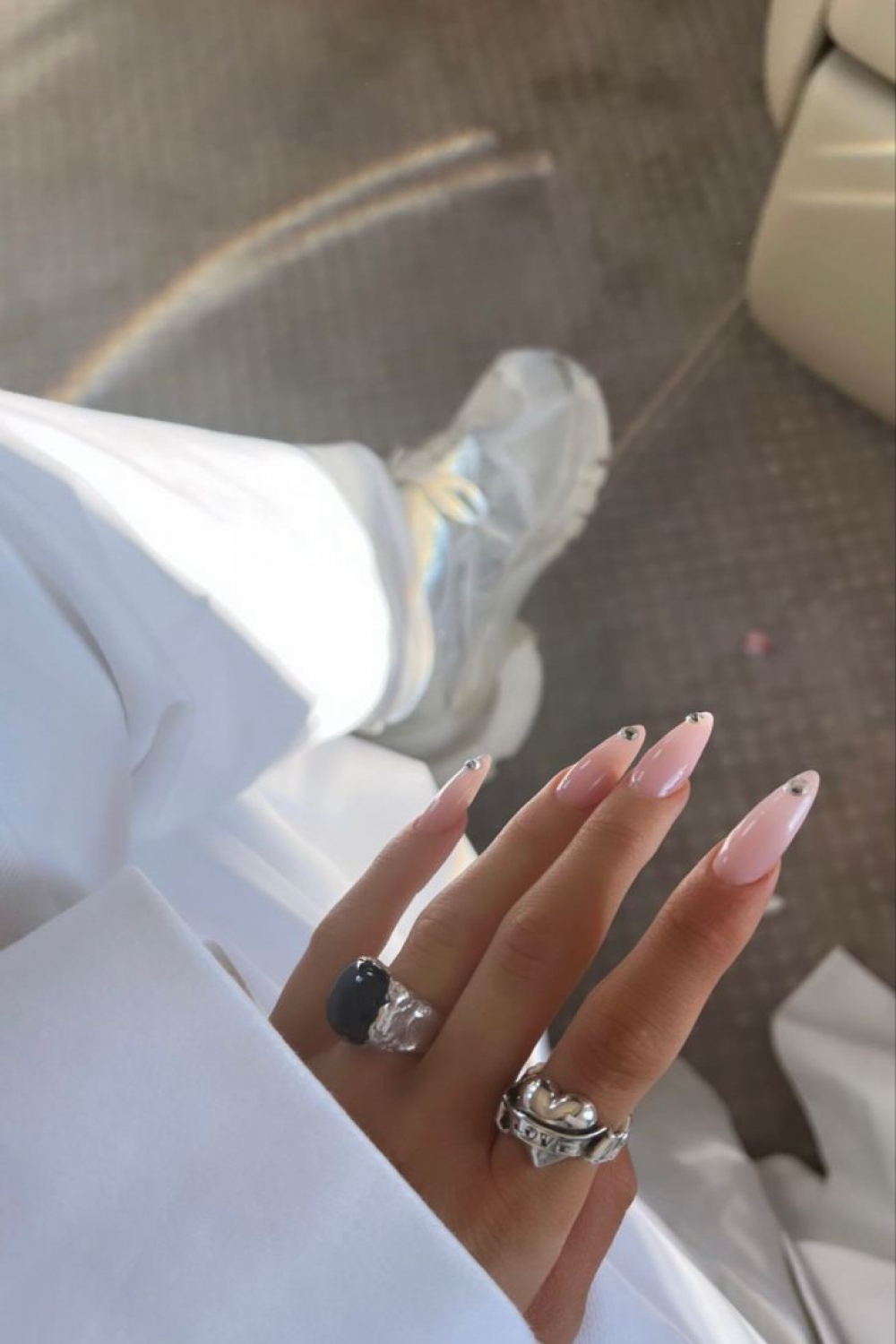 Kylie Jenner Almond Nails  ネイルのアイデア, ネイルカラー, 可愛い