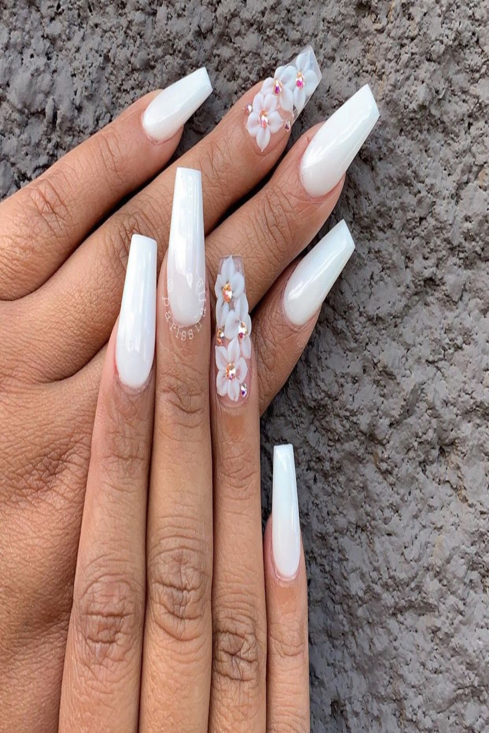 Pin by Alexandra Vanessa on Uñas()  White acrylic nails, Nail