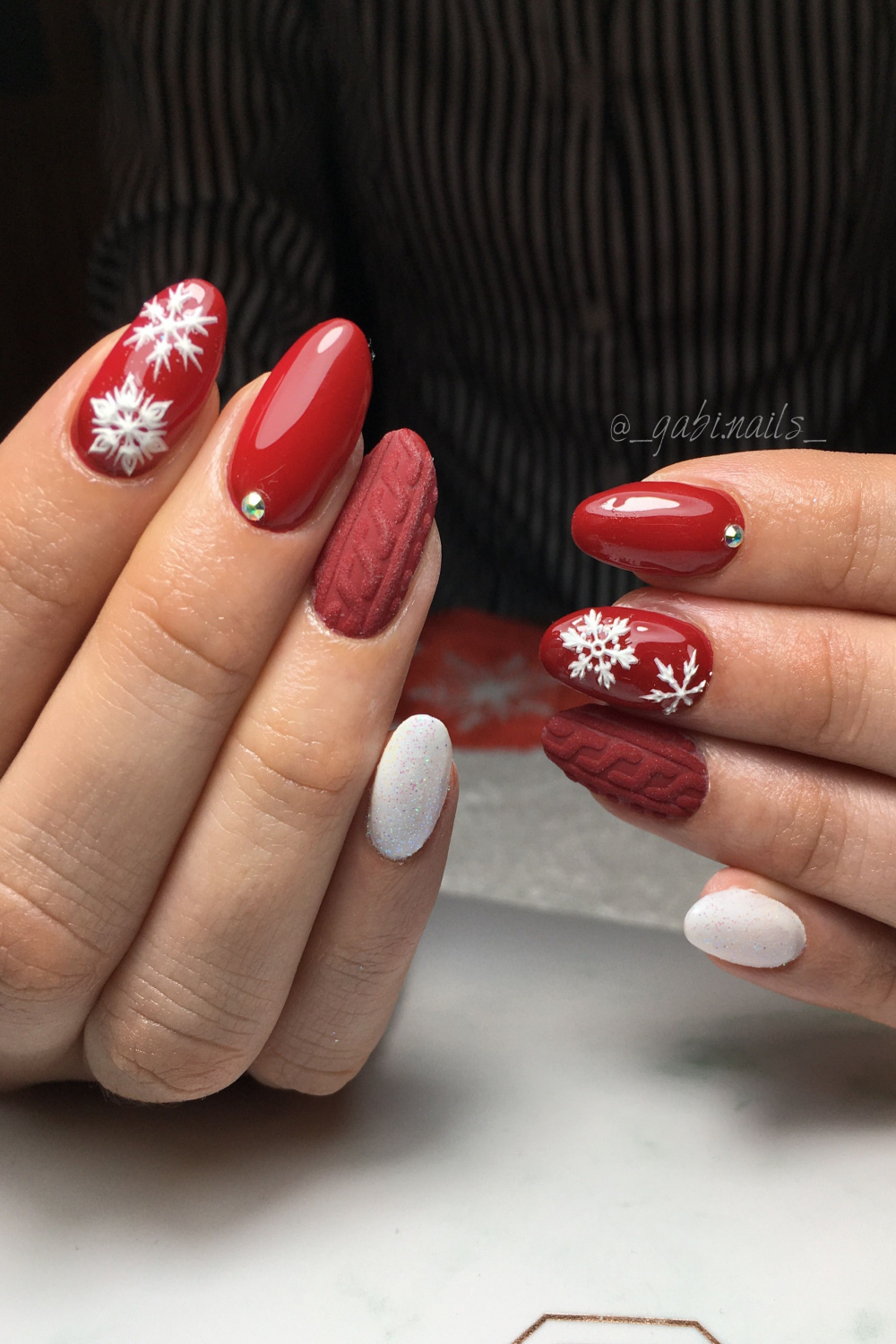 Red Christmas nails  Manicura de uñas, Uñas de gel navideñas