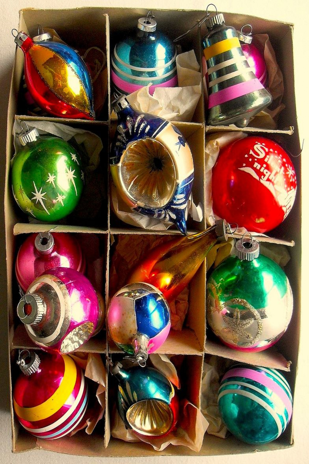 s - s Vintage Christmas Ornaments SHINY BRITE BOX  Old