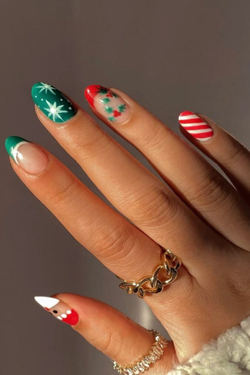 + Stylish Christmas Nails You Should Try In  in